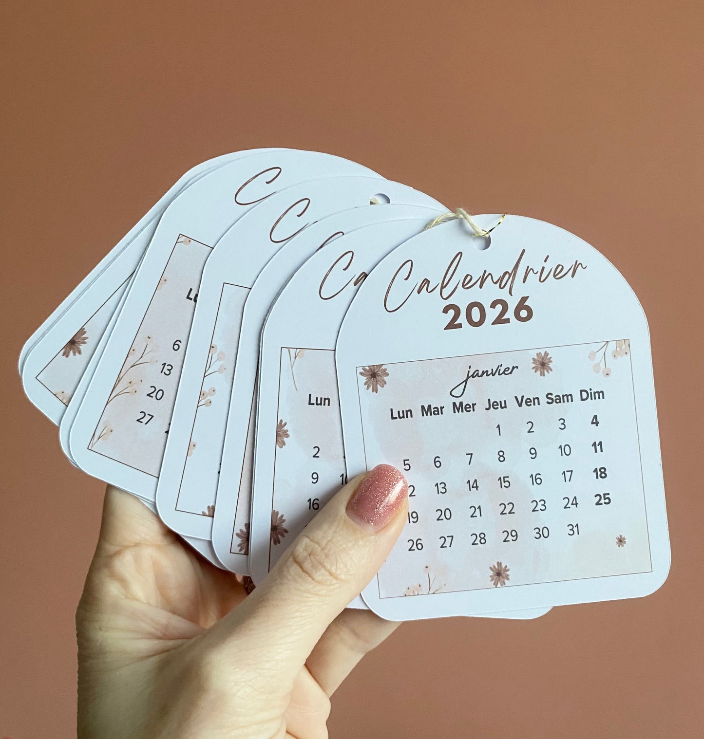 Mini calendrier 2026 sur chevalet