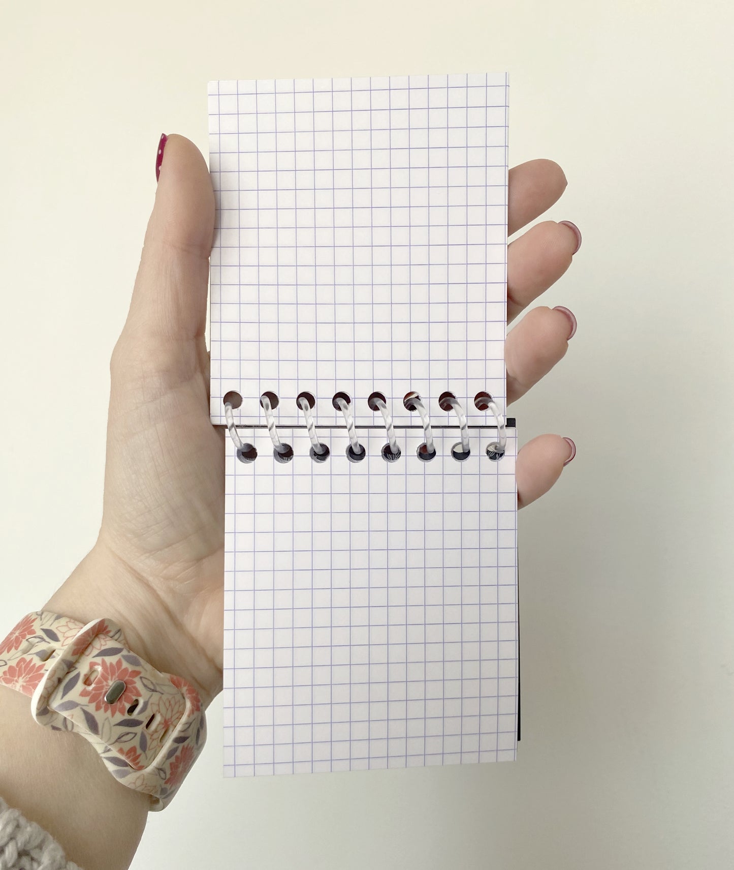 Mini carnet fleuri noir et blanc à spirales