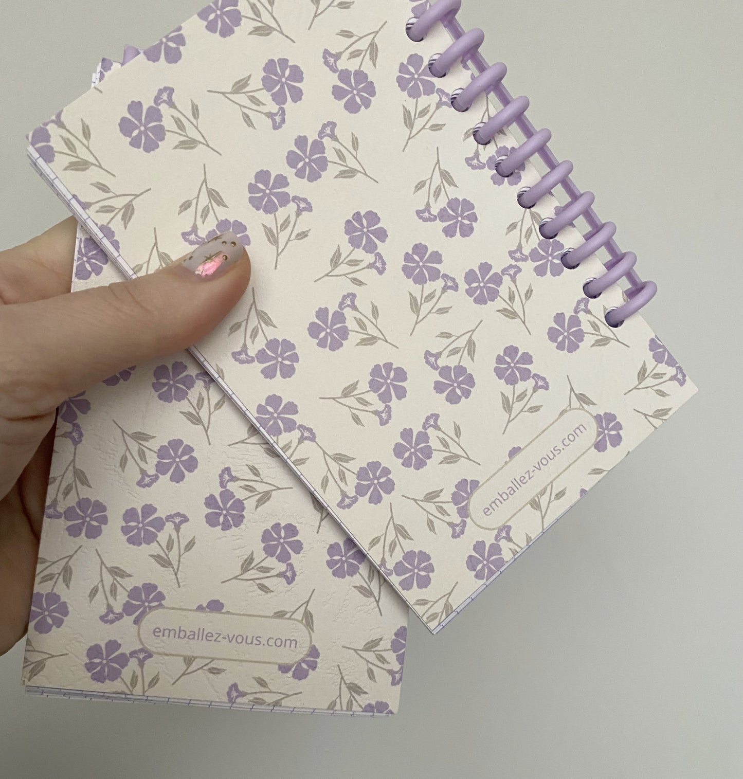 Carnet de notes fleuri violet (petits carreaux)