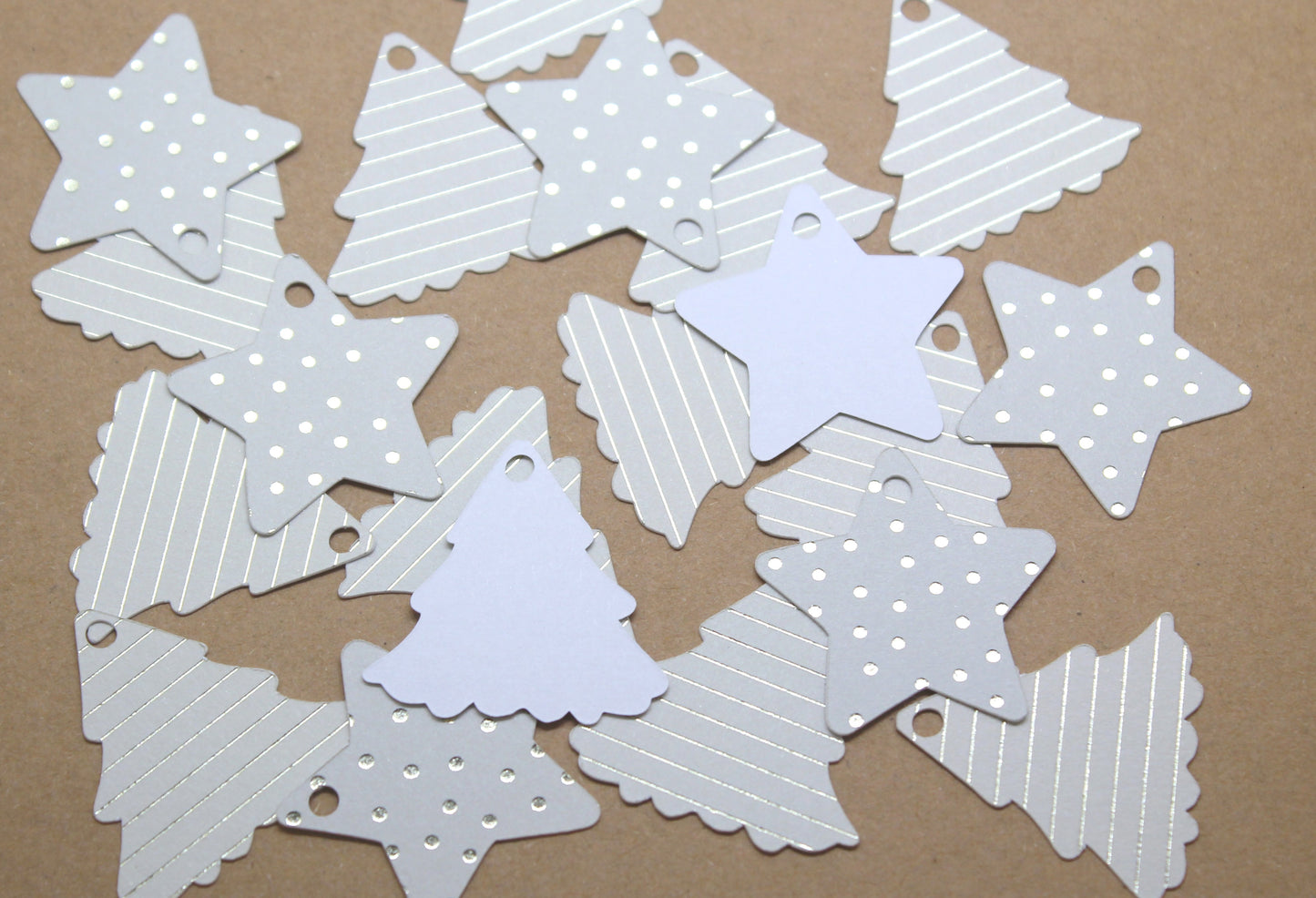 25 étiquettes sapin et étoile gris et doré