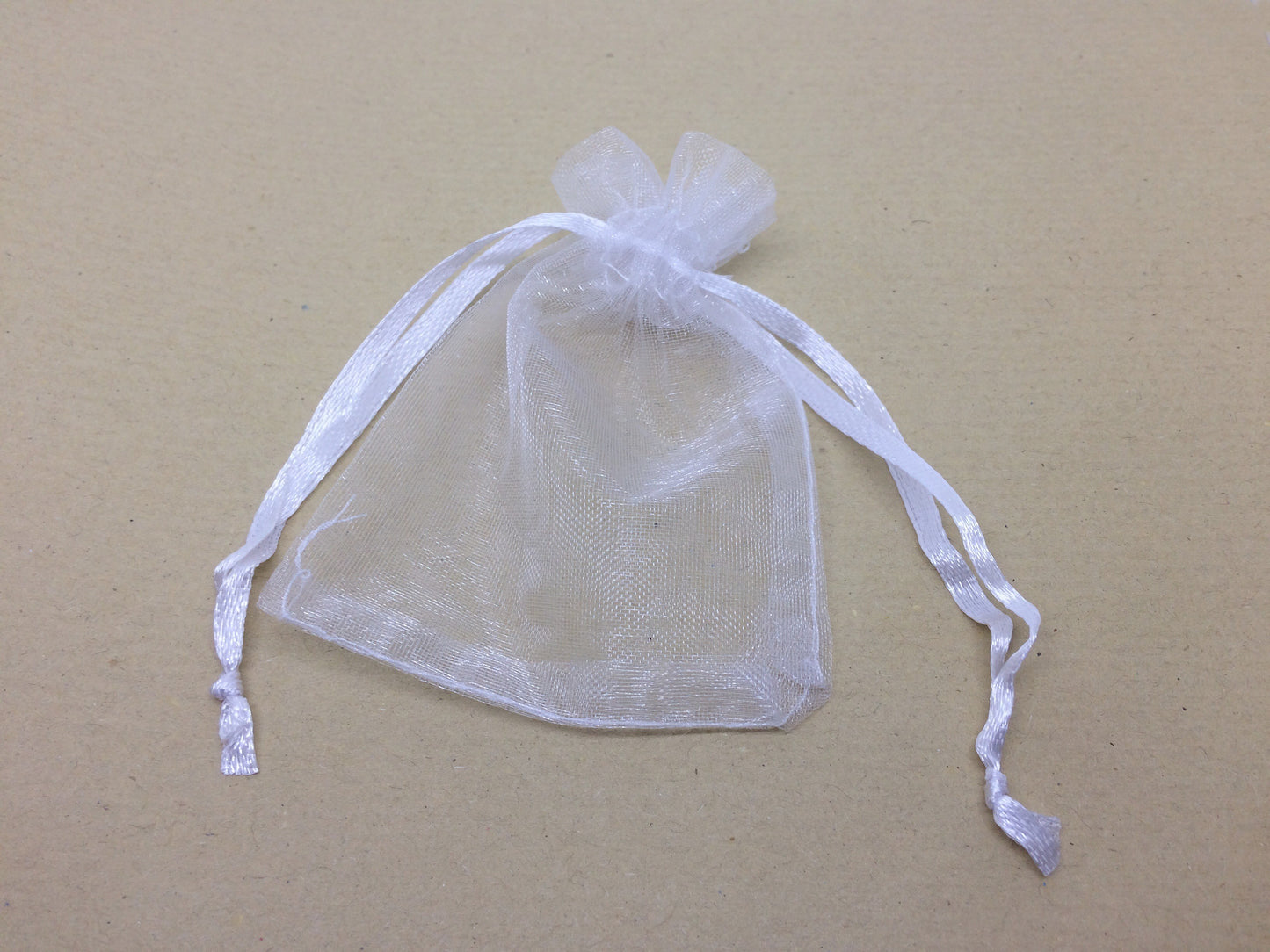 Pochons en organza blanc