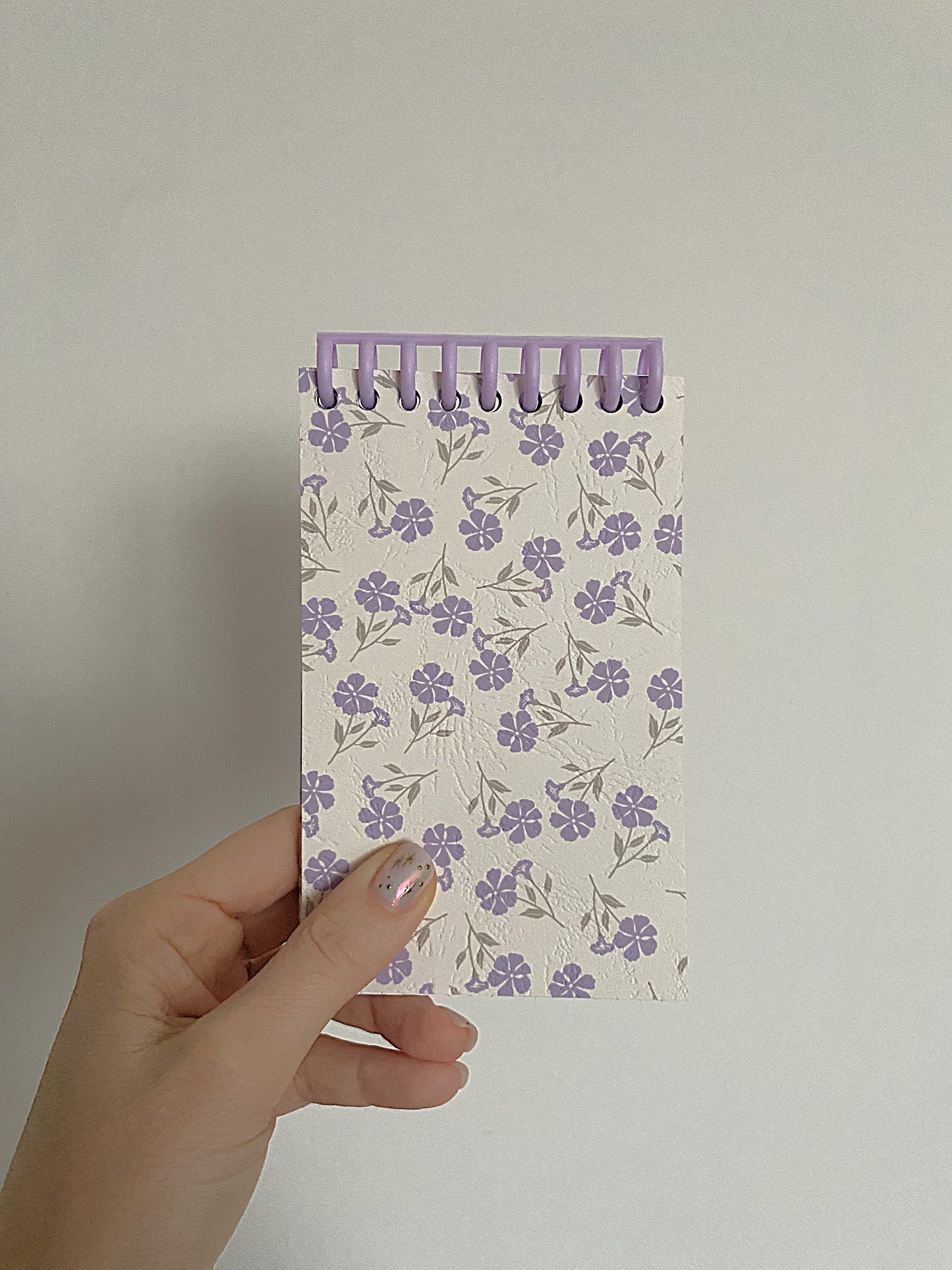 Carnet de notes fleuri violet (petits carreaux)