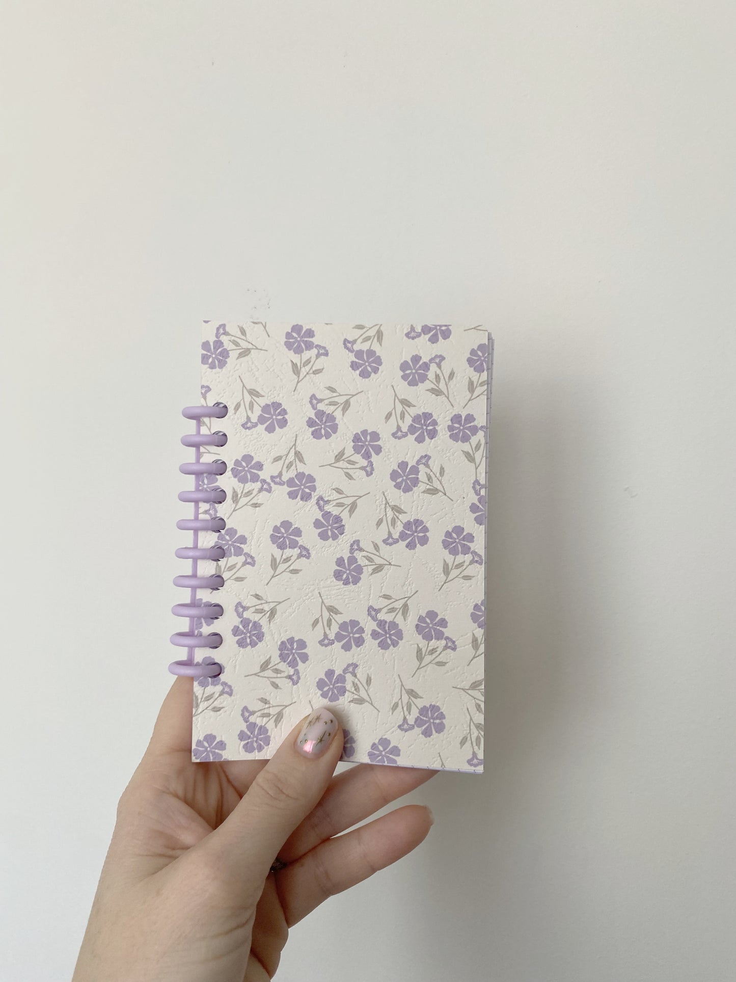 Carnet de notes fleuri violet (petits carreaux)