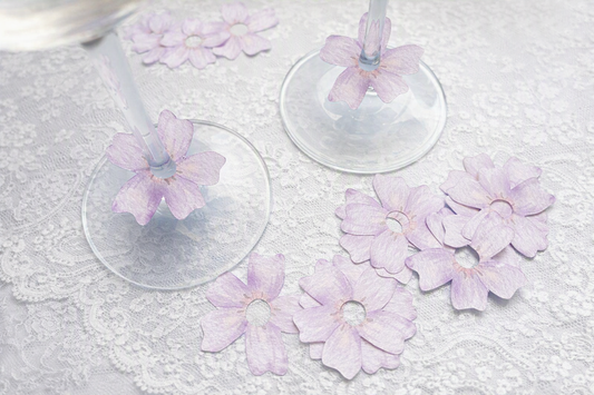 Marque verre fleur violette